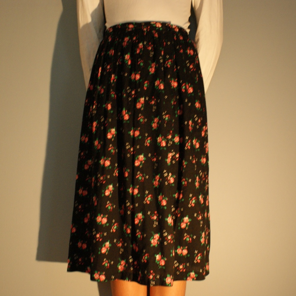 Vintage 70's Black Skirt Rose Design